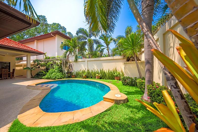 Private Beach Majestic Pool Villa Pattaya Exterior photo